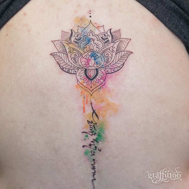 tatuaż kwiat lotosu